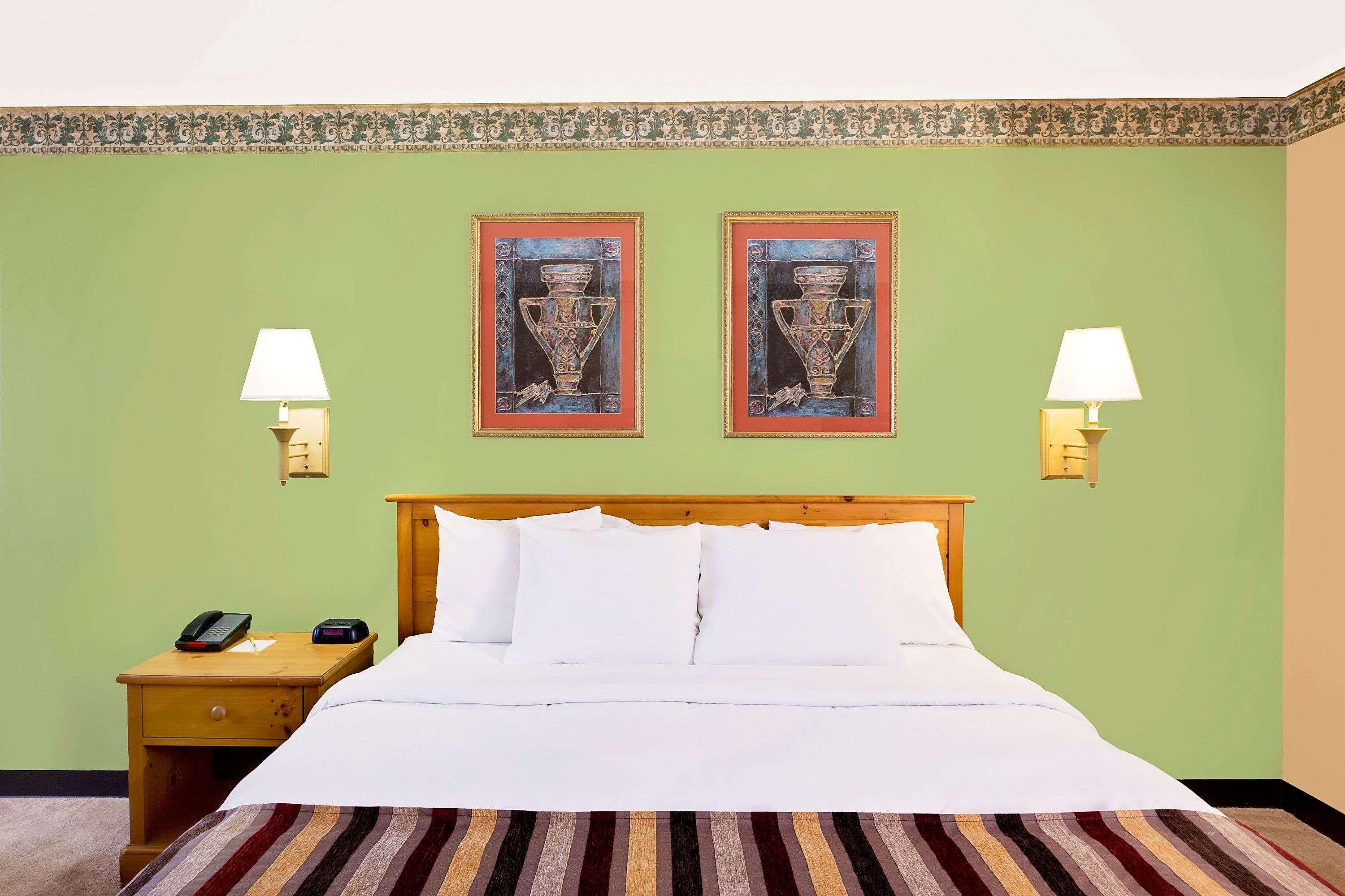 Days Inn & Suites By Wyndham סטארקוויל מראה חיצוני תמונה