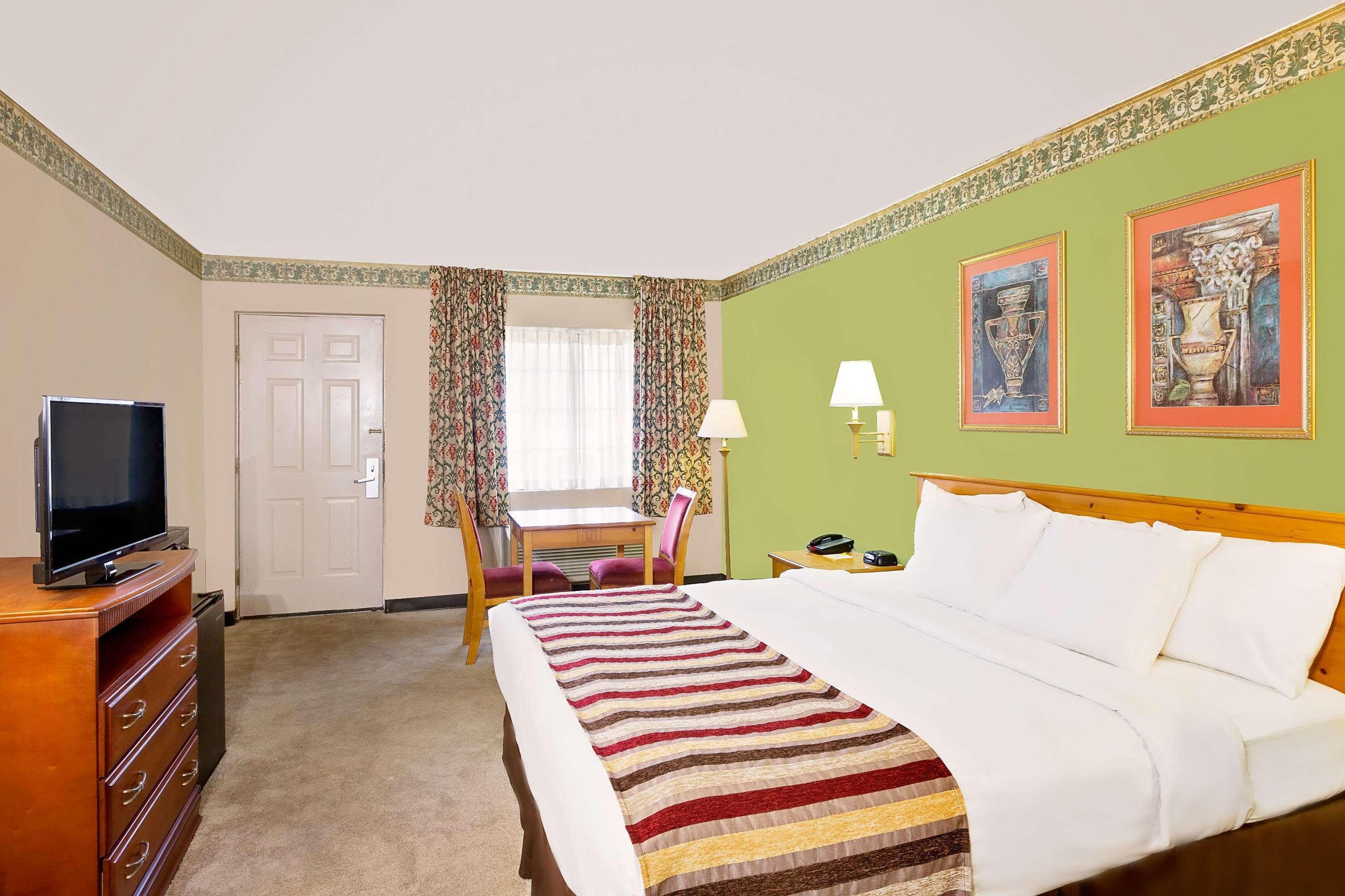 Days Inn & Suites By Wyndham סטארקוויל מראה חיצוני תמונה