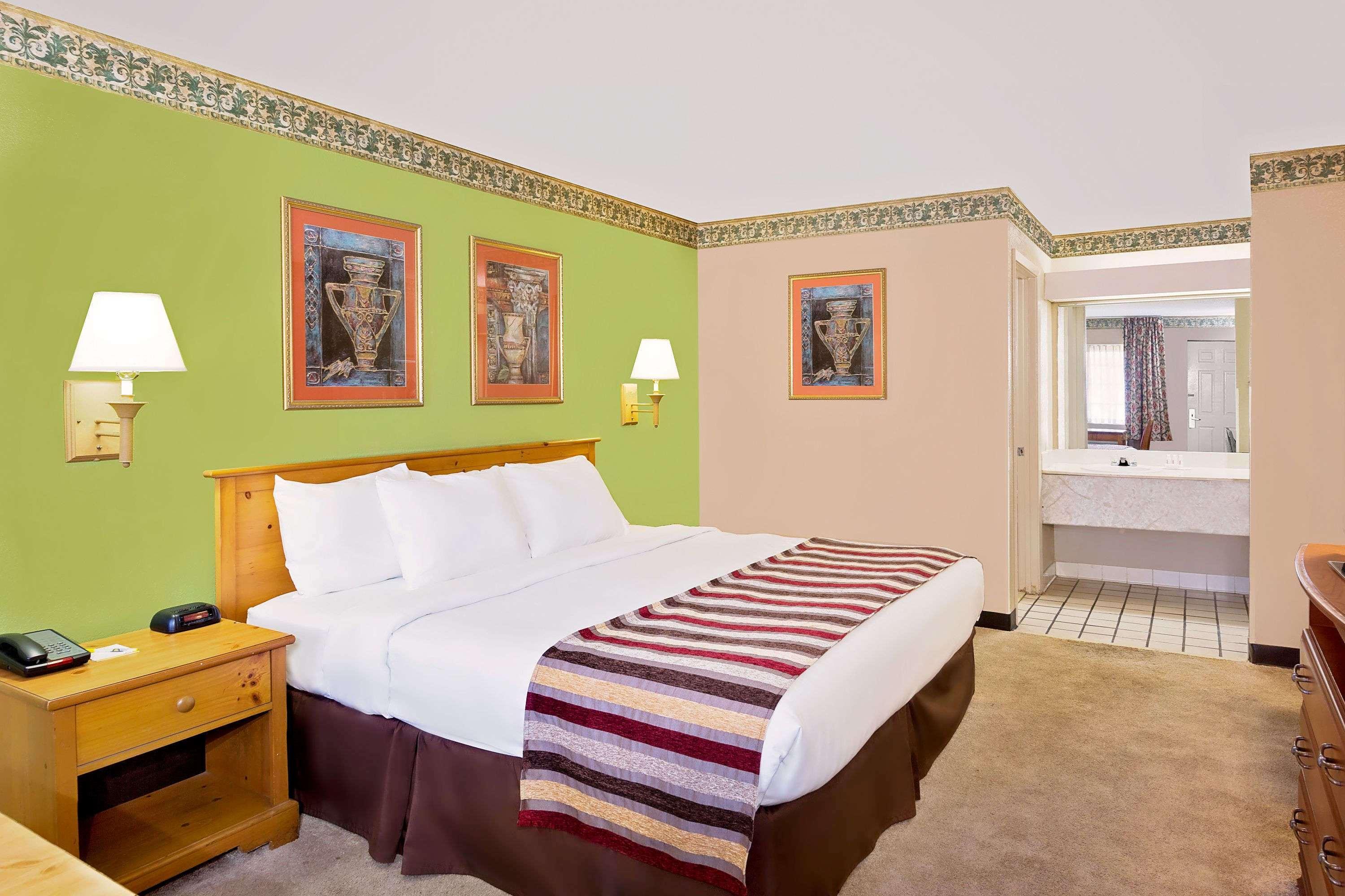 Days Inn & Suites By Wyndham סטארקוויל מראה חיצוני תמונה