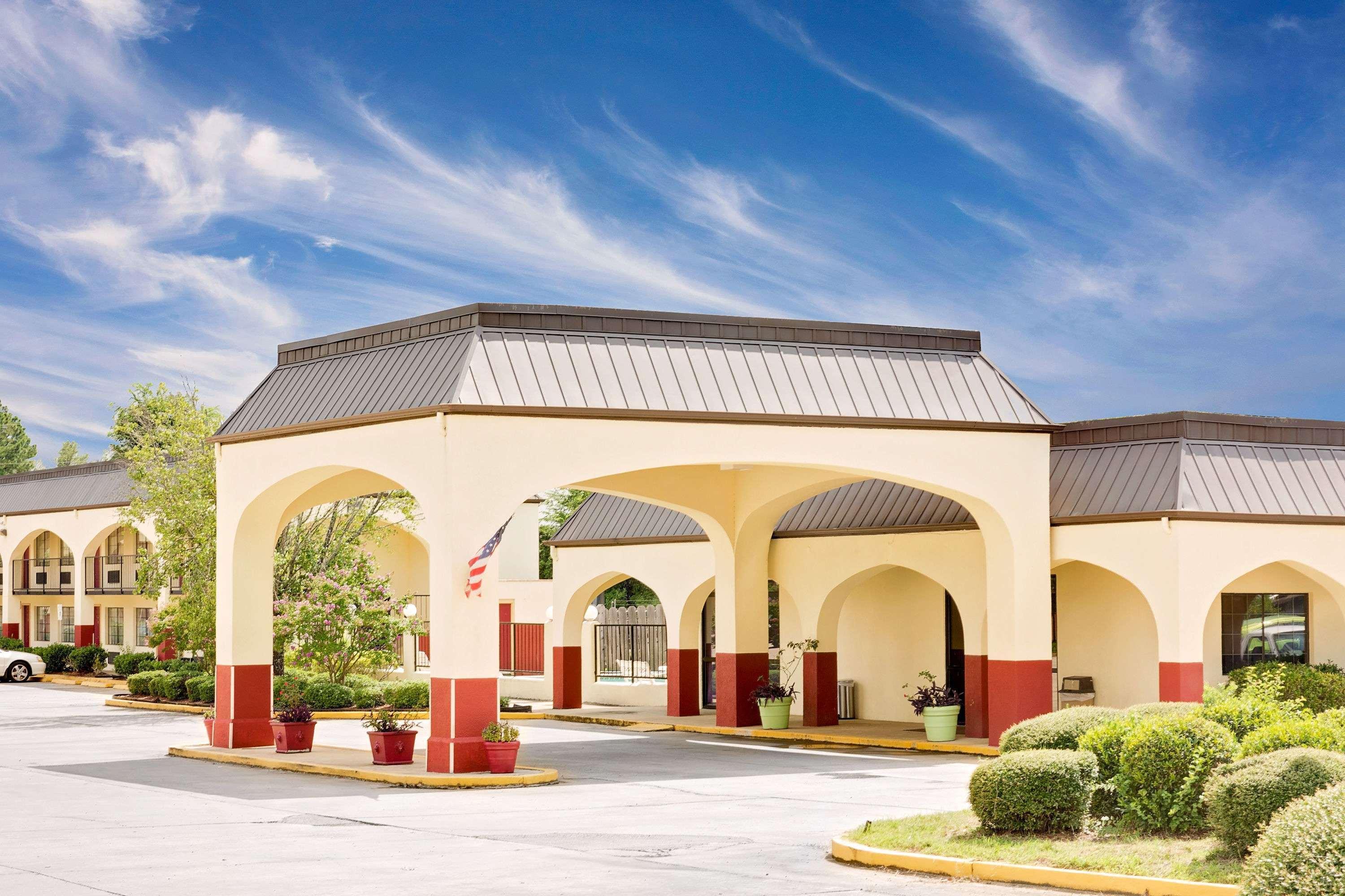 Days Inn & Suites By Wyndham סטארקוויל מראה חיצוני תמונה
