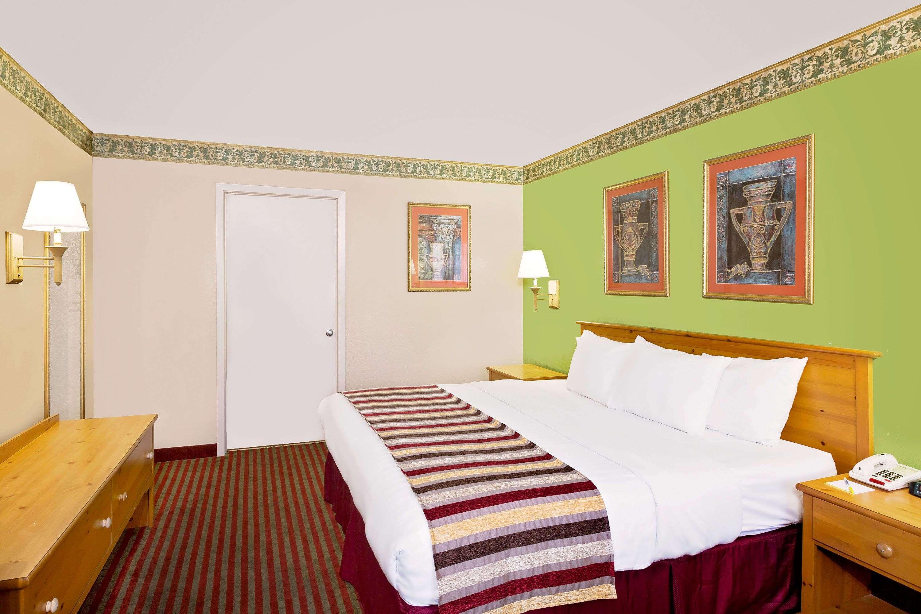 Days Inn & Suites By Wyndham סטארקוויל מראה חיצוני תמונה