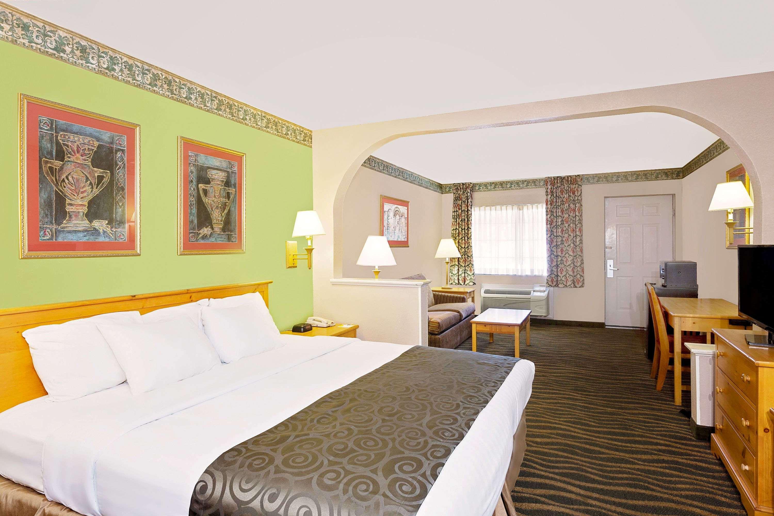 Days Inn & Suites By Wyndham סטארקוויל מראה חיצוני תמונה