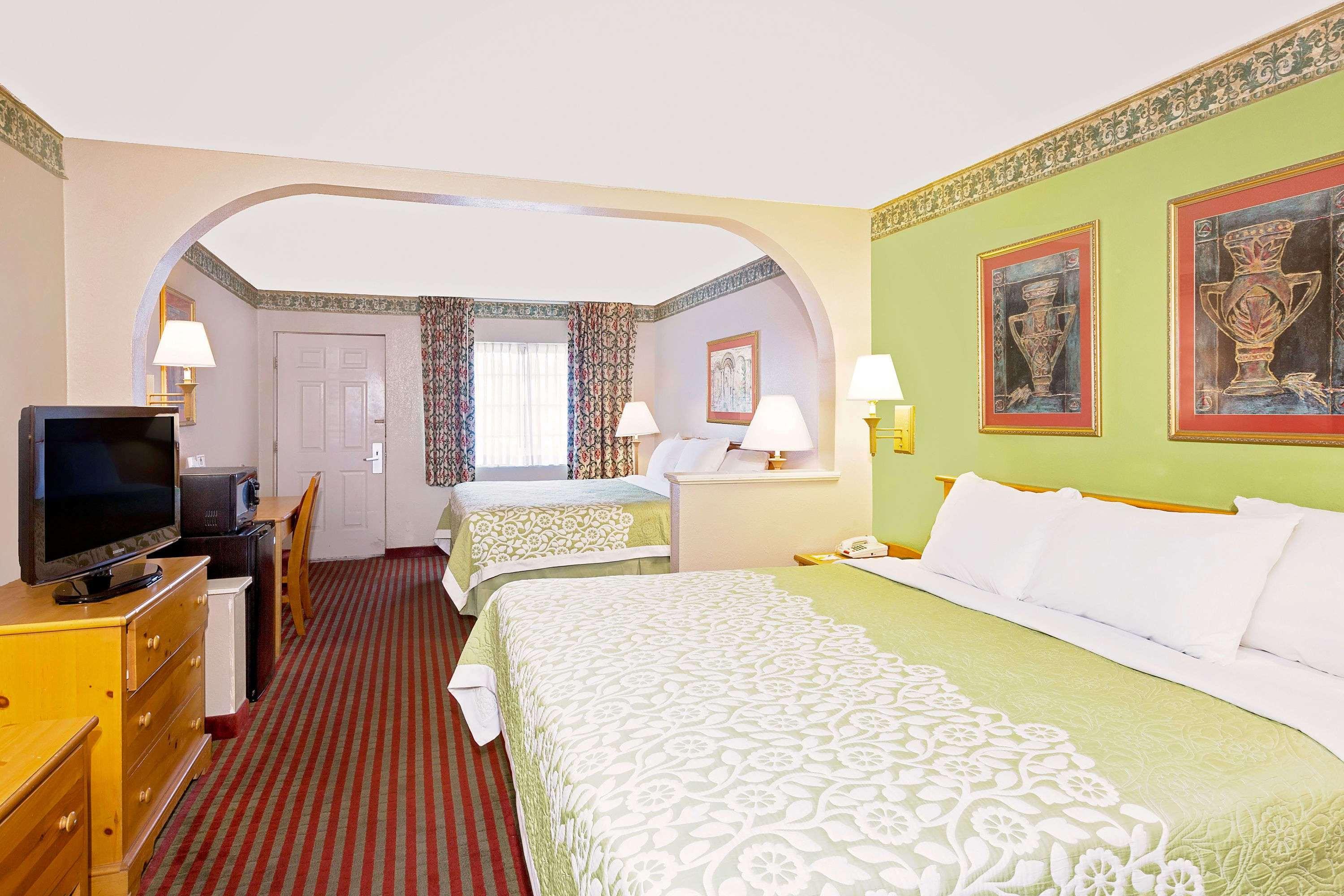 Days Inn & Suites By Wyndham סטארקוויל מראה חיצוני תמונה