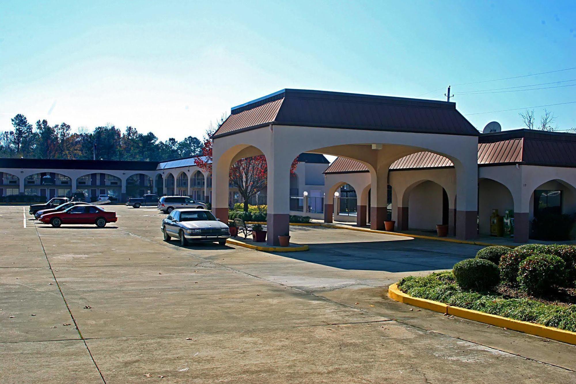 Days Inn & Suites By Wyndham סטארקוויל מראה חיצוני תמונה