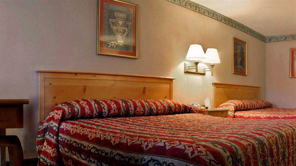 Days Inn & Suites By Wyndham סטארקוויל מראה חיצוני תמונה